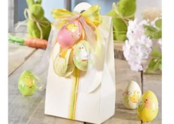 Uova in plastica dipinte